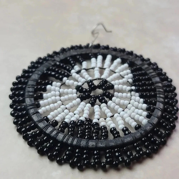 Handmade Black and white beaded circle earrings - Picture 5 of 9